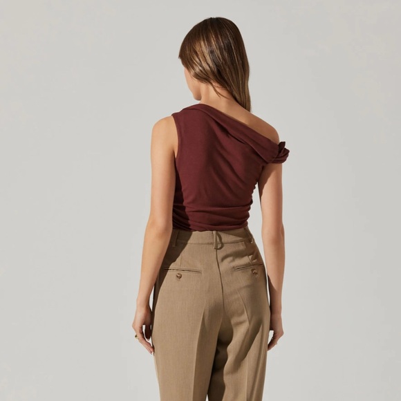 ASTR the Label Zivon Asymmetrical Sleeveless Top Size L Pre-loved (item #128) - Picture 4 of 11